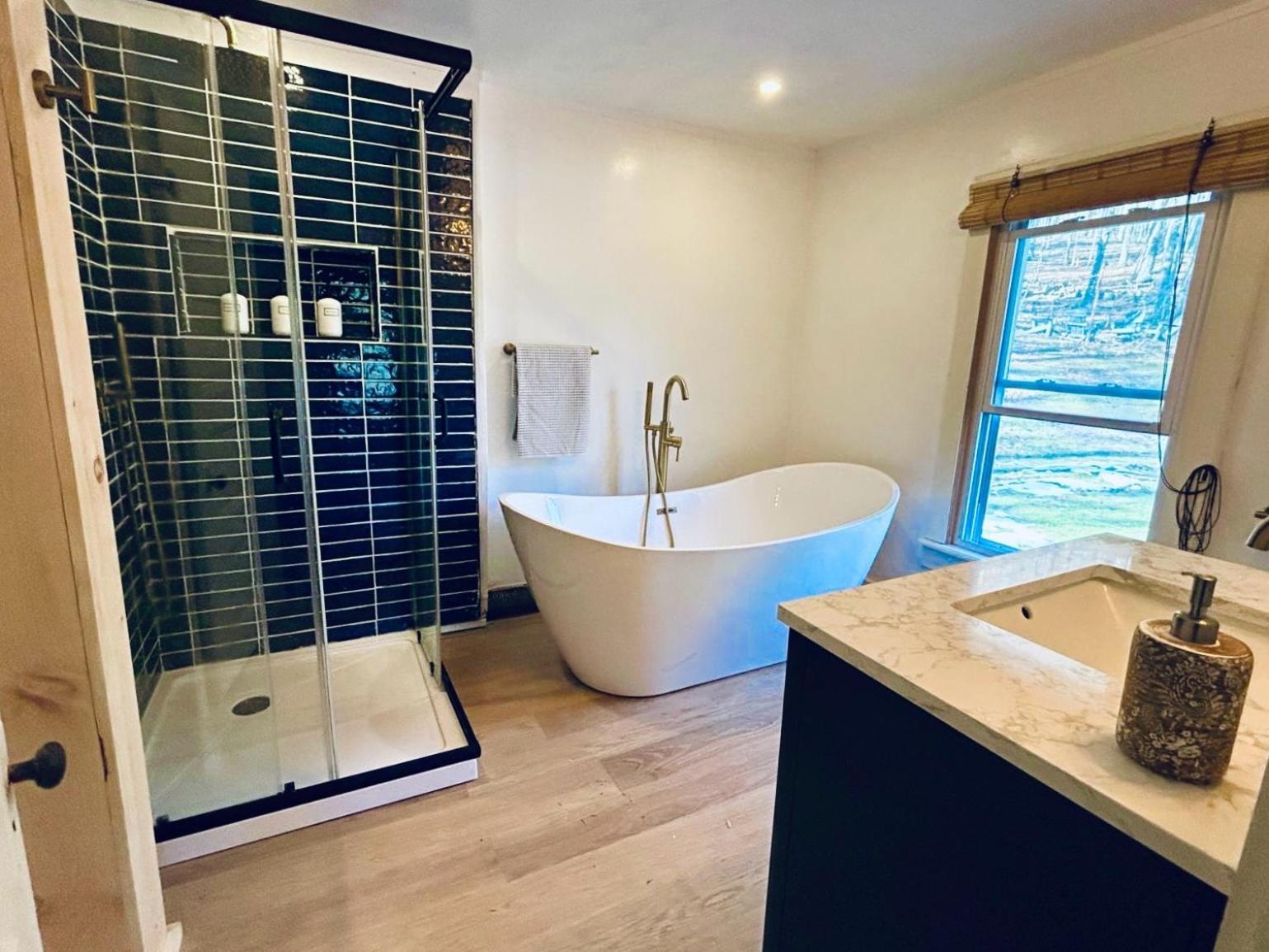 Cozy Cottage With Jacuzzi And Fire Pit And Reading Nook! Livingston Manor 외부 사진